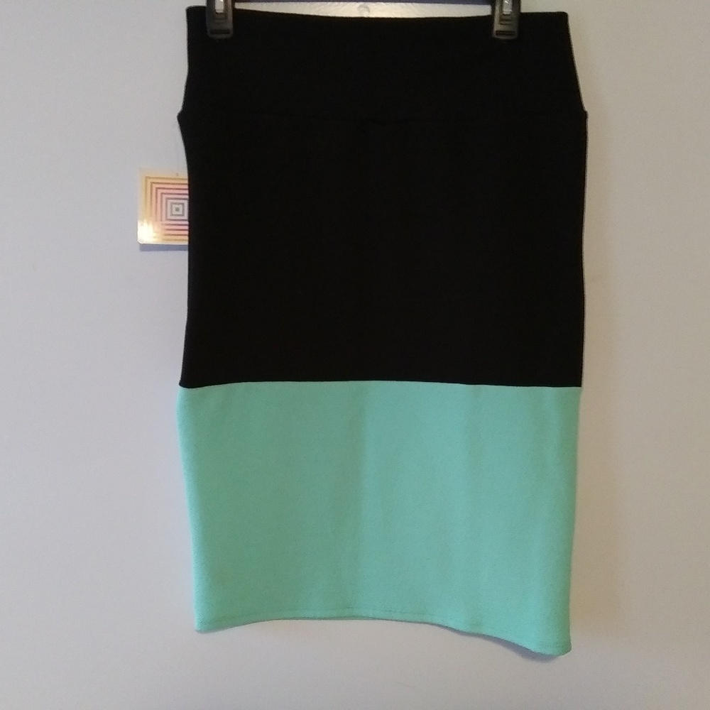 New  LuLaRoe black and green Cassie skirt …